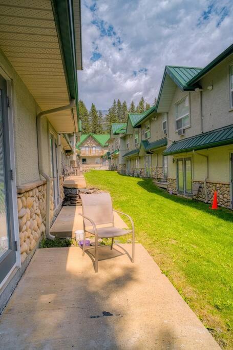 5 Mins To Banff - Cozy Townhome 2Br&2Bath - Banff Pass Included Canmore Exterior photo
